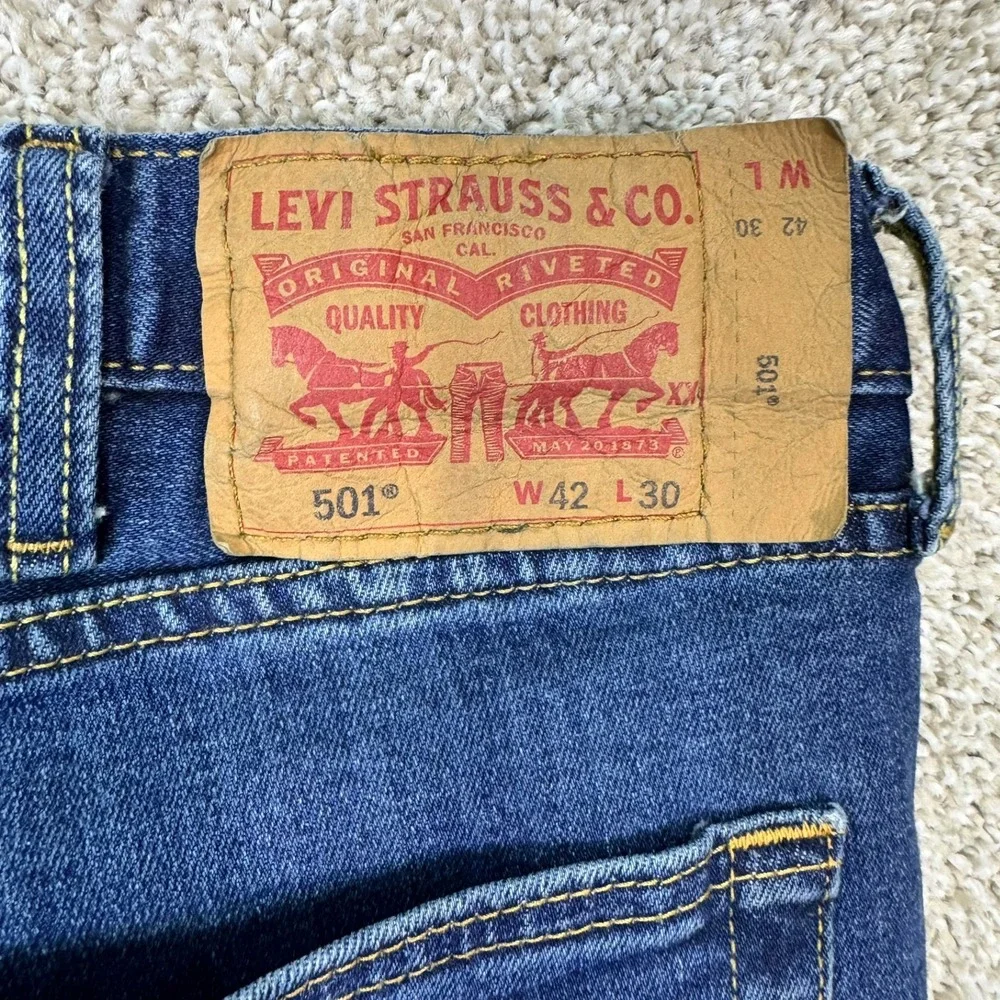 Levis 501 Original Jeans Mens 42x30 Blue Medium Wash Straight Leg Button Fly